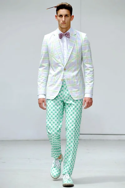 Look 3